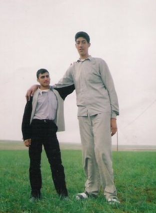 Sultan Kosen, Tallest man in the world, 2 meters 47 centimeters, Turkey