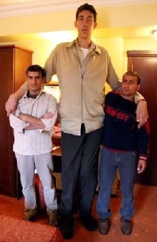 Sultan Kosen, Tallest man in the world, 2 meters 47 centimeters, Turkey