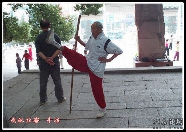 Flexible old man, 91 years, China