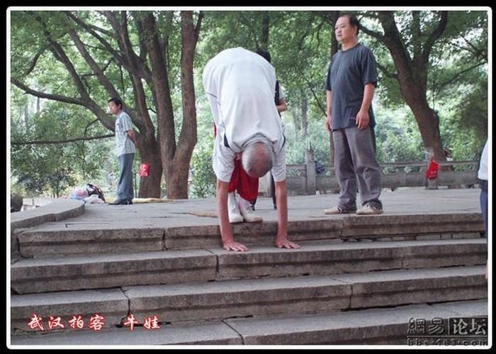 Flexible old man, 91 years, China