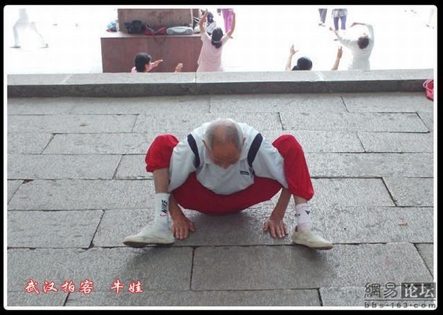 Flexible old man, 91 years, China