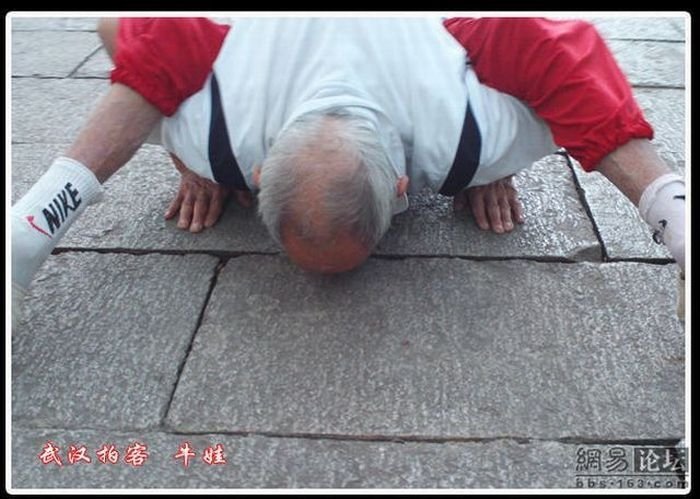 Flexible old man, 91 years, China