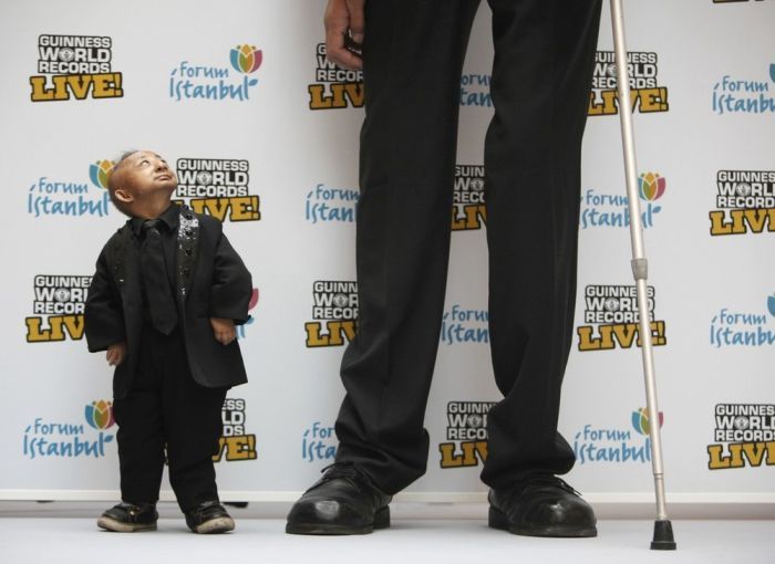 Tallest man in the world met with the smallest, Sultan Kosen, 246.5cm, He Pingping, 73cm