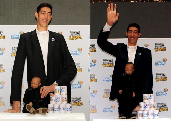 Tallest man in the world met with the smallest, Sultan Kosen, 246.5cm, He Pingping, 73cm