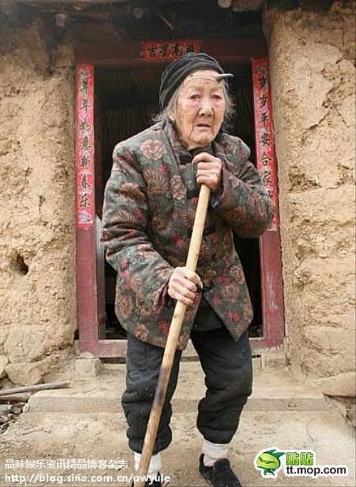 Grandmother with unicorn, Zhang Ruifang, Henan Province, China