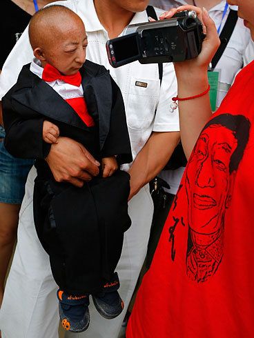 He Pingping, world's shortest man died