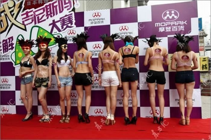 Bra untying contest, China