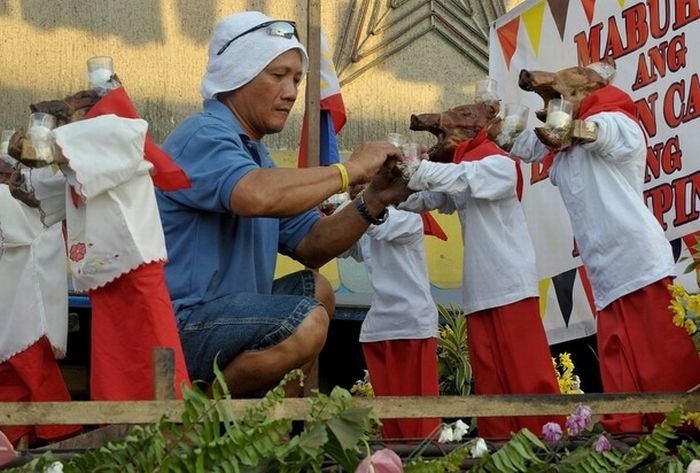 Parada ng Lechon, Parade of Roast Pigs