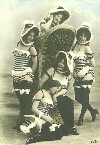 History: Retro swimsuit