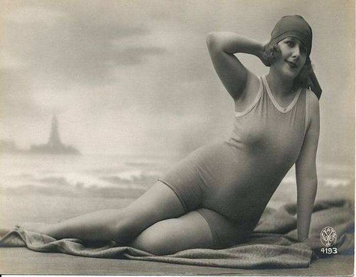 History: Retro swimsuit