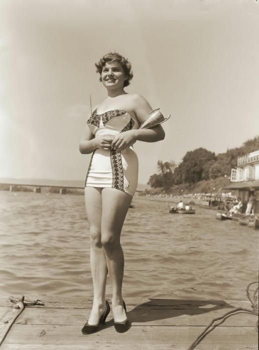 History: Retro swimsuit