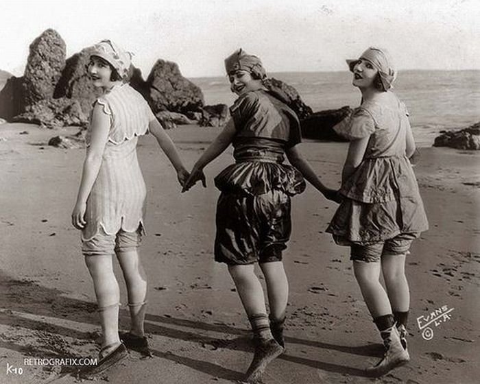 History: Retro swimsuit