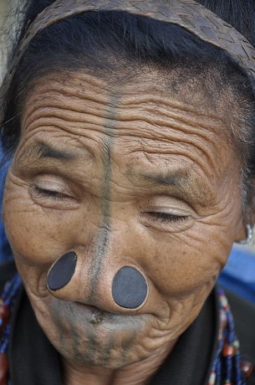 nose plugs of the apatani women