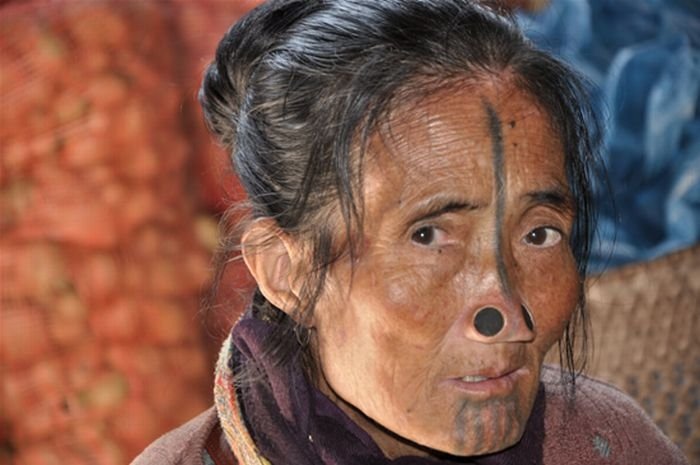 nose plugs of the apatani women