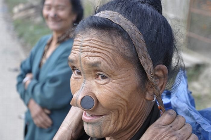 nose plugs of the apatani women