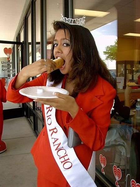 girl eating hot dog