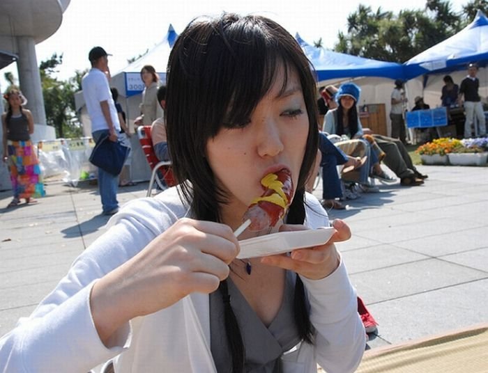 girl eating hot dog