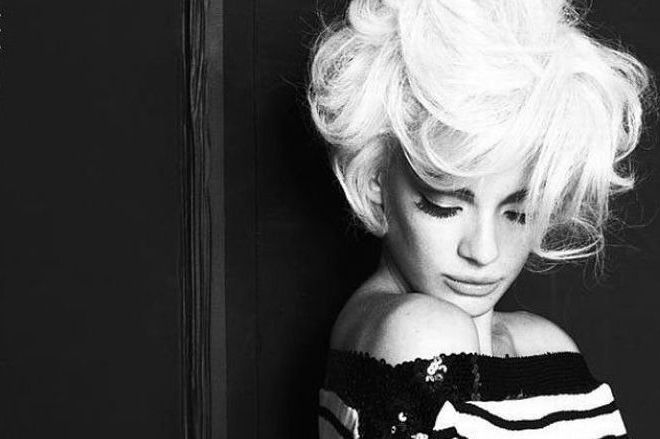 glamour girl with an alluring beauty