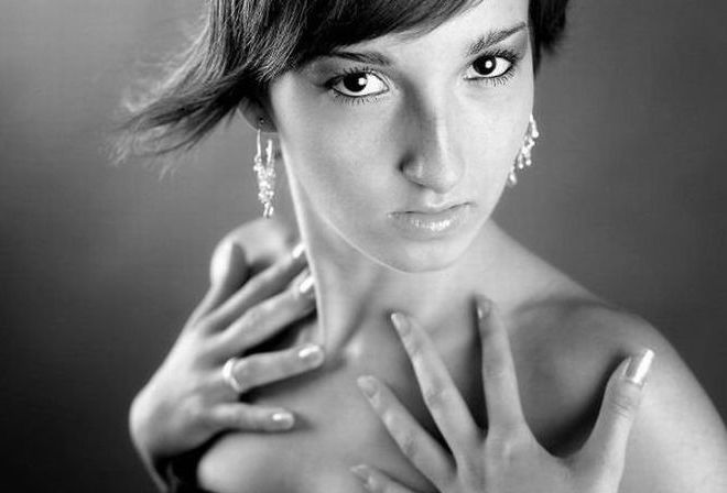 glamour girl with an alluring beauty