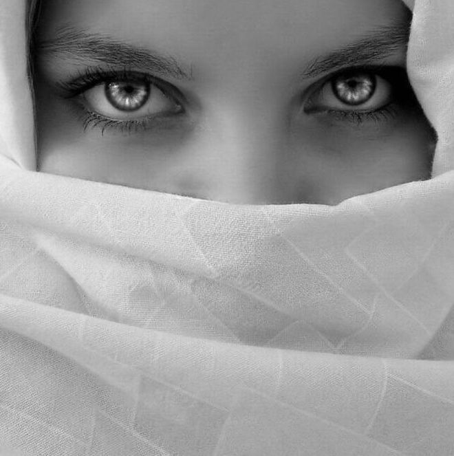glamour girl with an alluring beauty