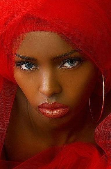 glamour girl with an alluring beauty