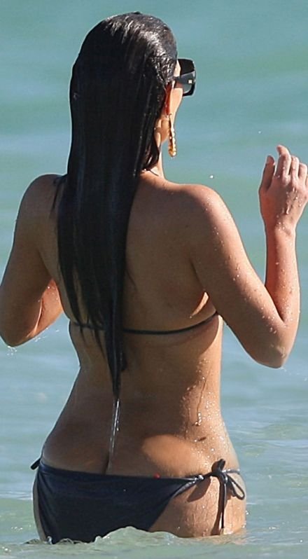 buttock cleavage girl