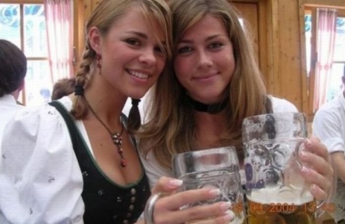 Oktoberfest 2010 girls, Munich, Germany