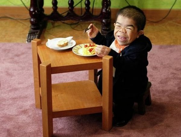 Edward Niño Hernández, world's shortest man