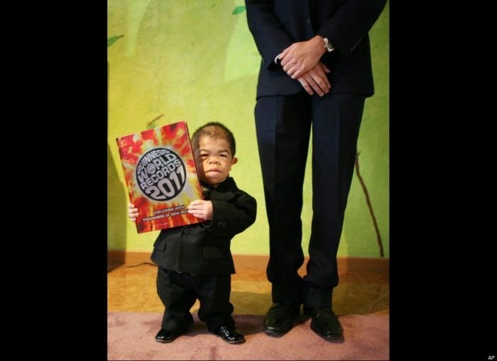 Edward Niño Hernández, world's shortest man
