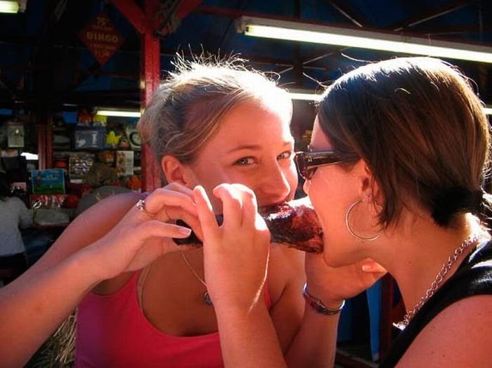 girls eating a turkey leg