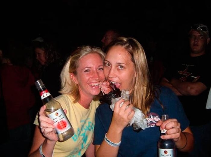 girls eating a turkey leg