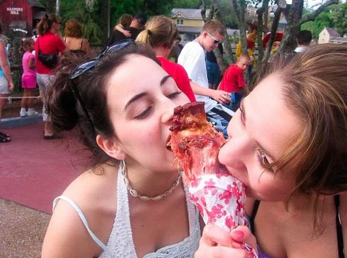 girls eating a turkey leg