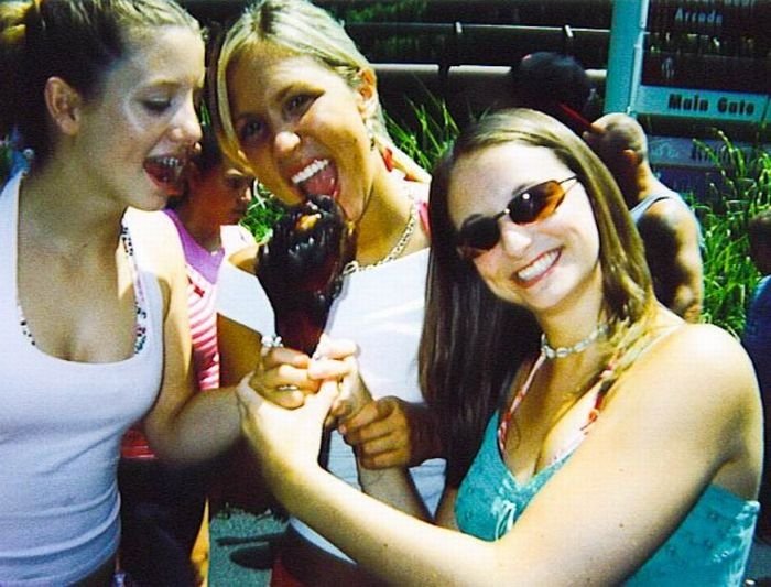 girls eating a turkey leg