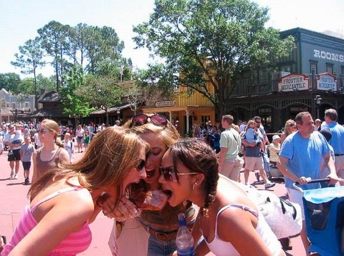 girls eating a turkey leg