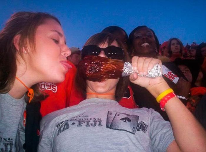 girls eating a turkey leg