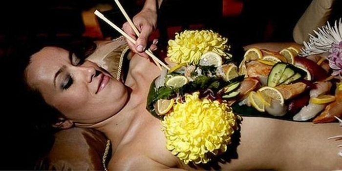 nyotaimori, body sushi girl