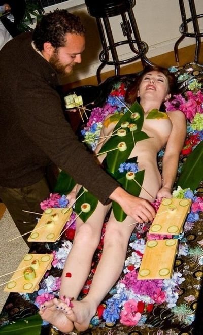 nyotaimori, body sushi girl