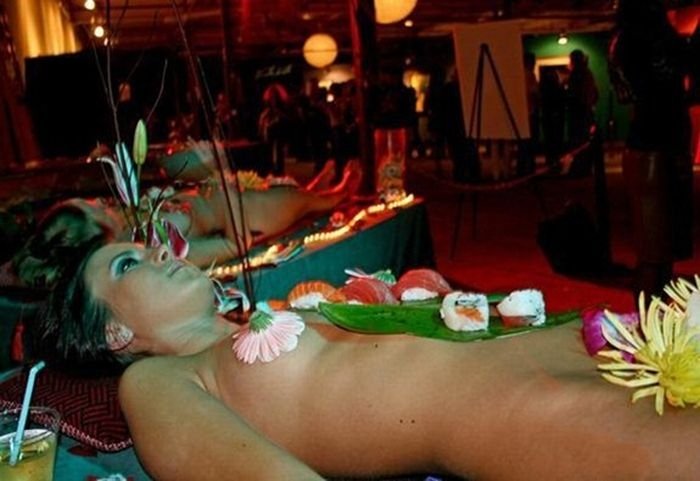 nyotaimori, body sushi girl