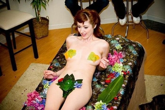 nyotaimori, body sushi girl