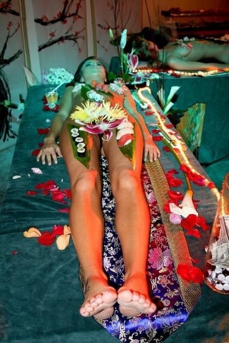 nyotaimori, body sushi girl