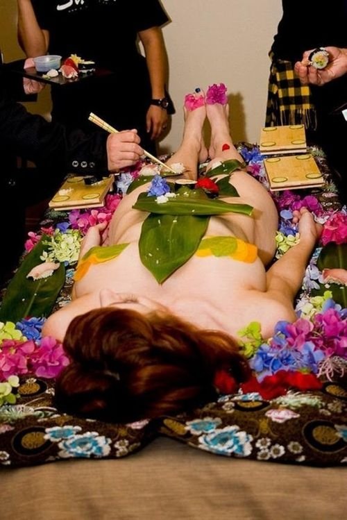 nyotaimori, body sushi girl