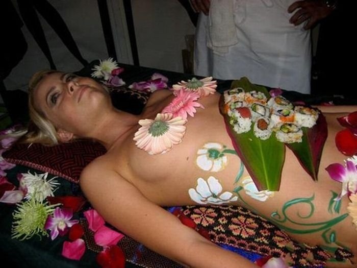 nyotaimori, body sushi girl