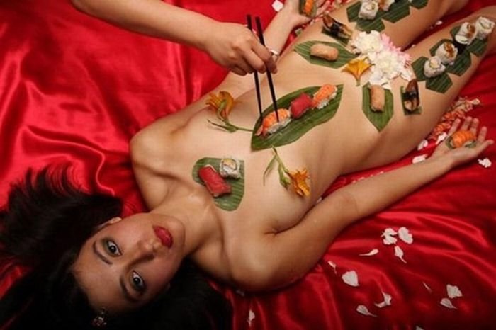 nyotaimori, body sushi girl