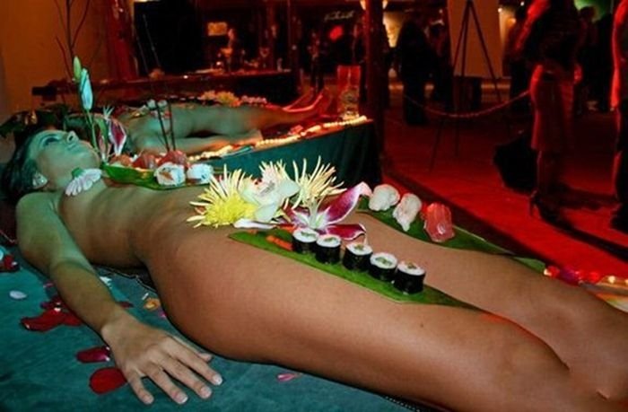 nyotaimori, body sushi girl