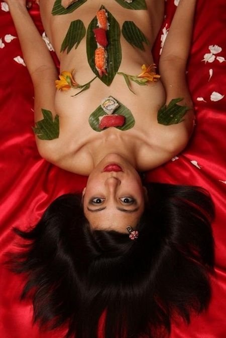 nyotaimori, body sushi girl