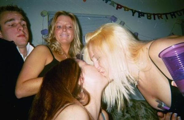 young kissing girls