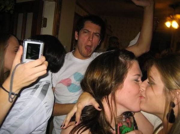 young kissing girls