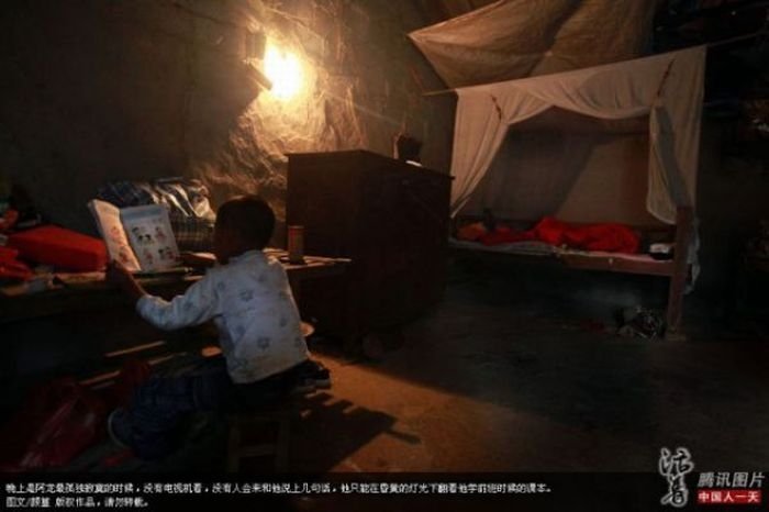 6-year-old boy lives alone, China