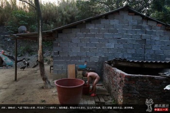 6-year-old boy lives alone, China