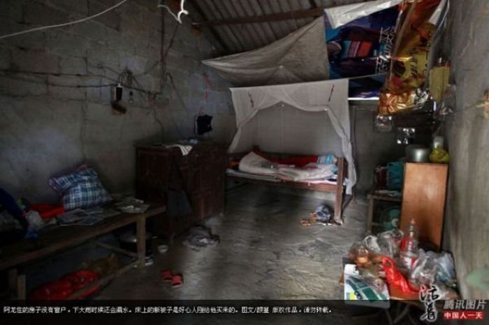 6-year-old boy lives alone, China